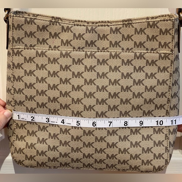 Michael Kors Jet Set, Messenger, Crossbody Bag - Picture 7 of 16